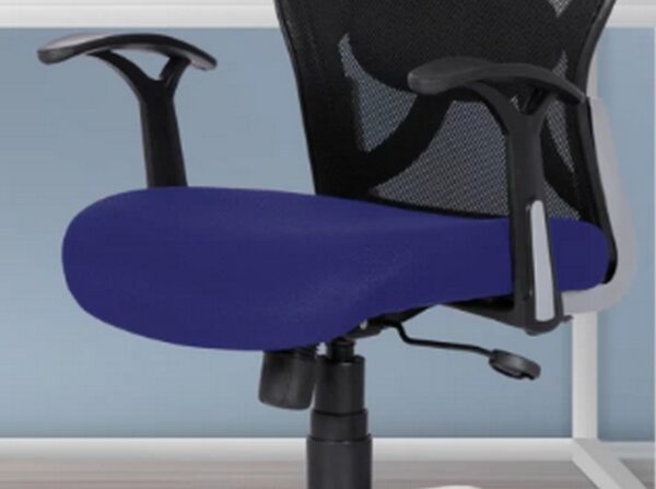  T-bar armrests for comfort [cite: 235]