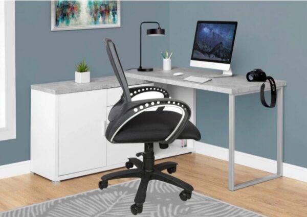  Fixed loop armrests included [cite: 9]
