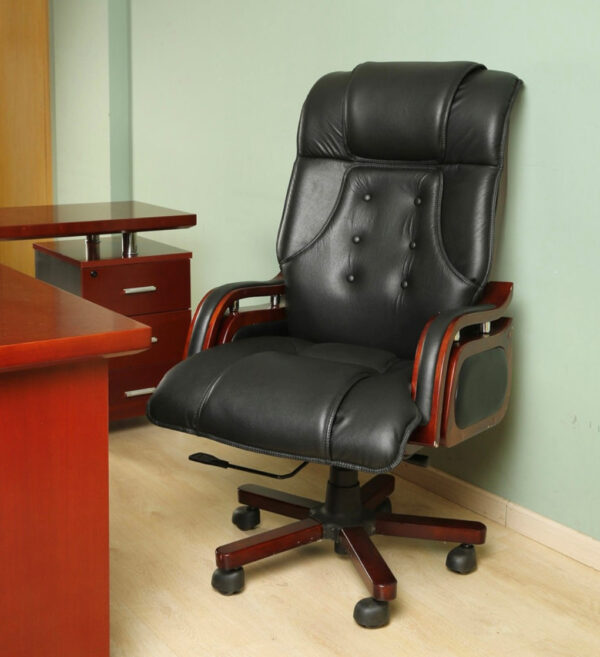  Black executive recliner chair [cite: 39