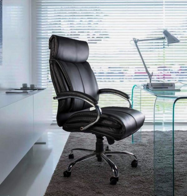  Black plush executive chair [cite: 120]