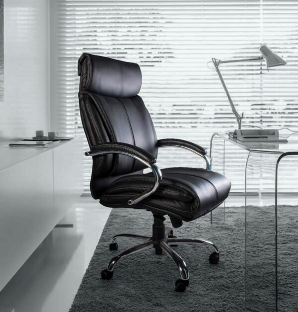  High-back luxurious leatherette design