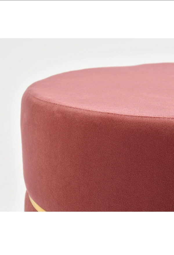  Sophisticated velvet stool design [cite: 94]