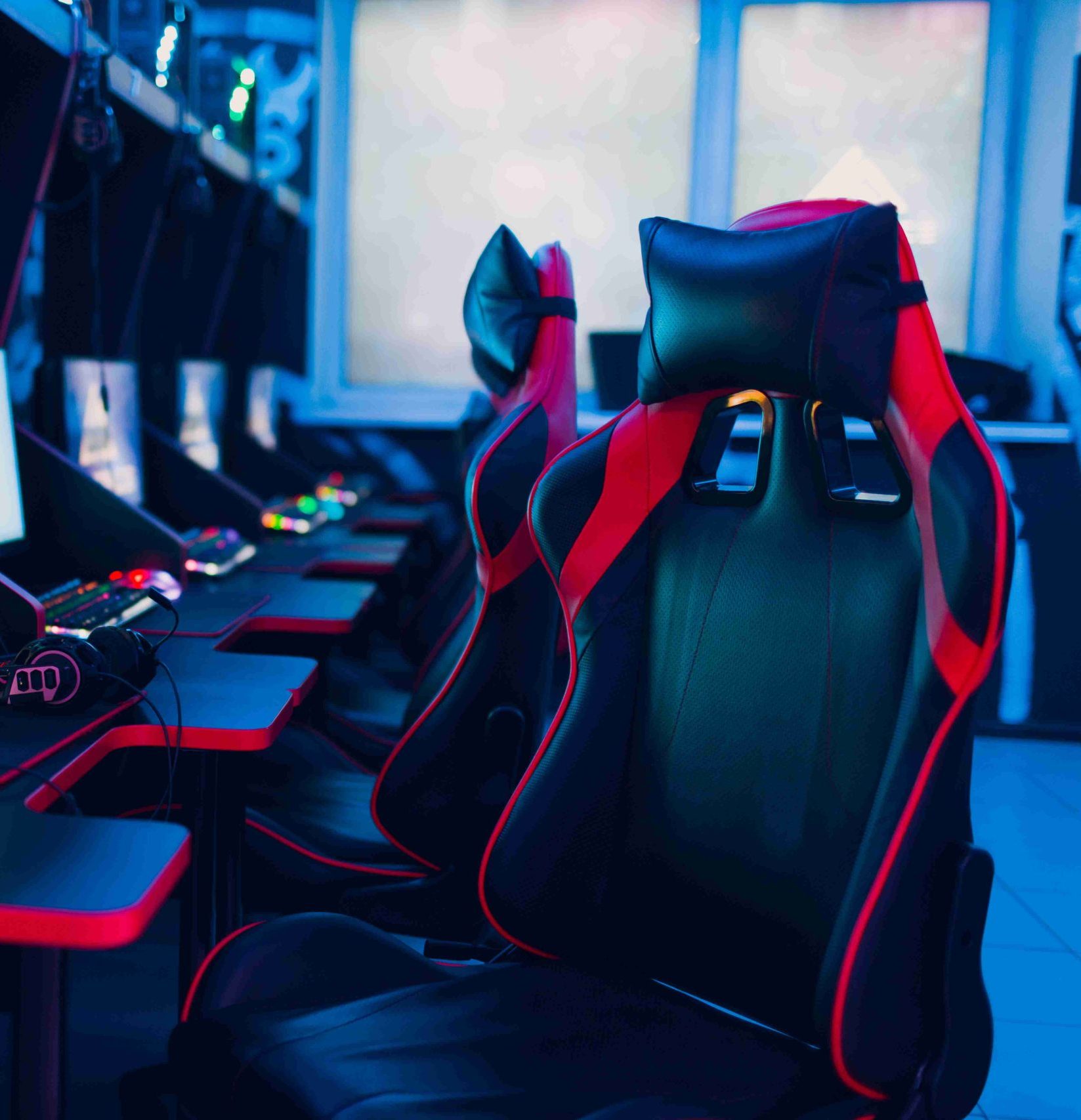 empty-playing-gaming-chair-at-game-computer-club-2024-12-03-10-40-08-utc_11zon